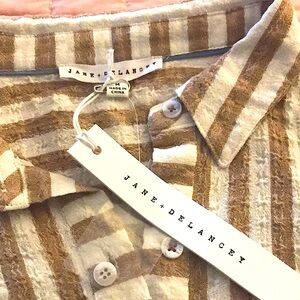 Brand new tags still on Button up top sz Med.